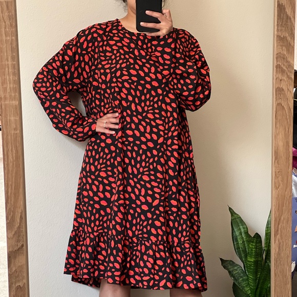 Wednesdays Girl Smock Dress Peplum Hem Lip Print - Picture 5 of 13